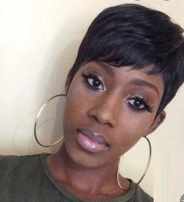 Short straight wig with side-swept bangs